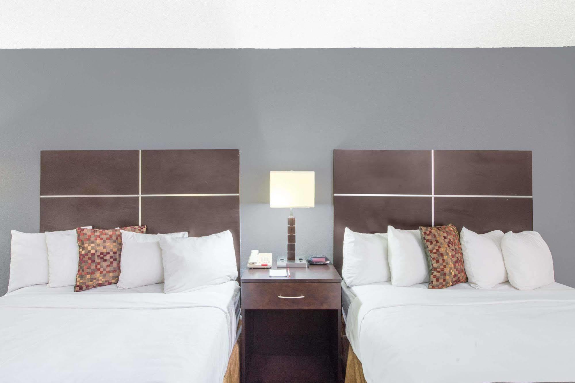 Hotel Ramada By Wyndham Albuquerque East Extérieur photo