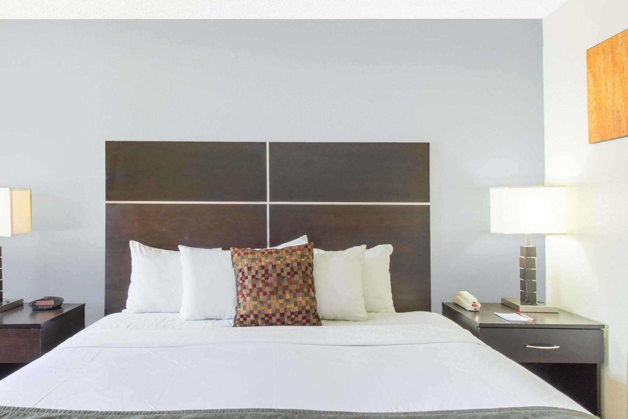 Hotel Ramada By Wyndham Albuquerque East Extérieur photo