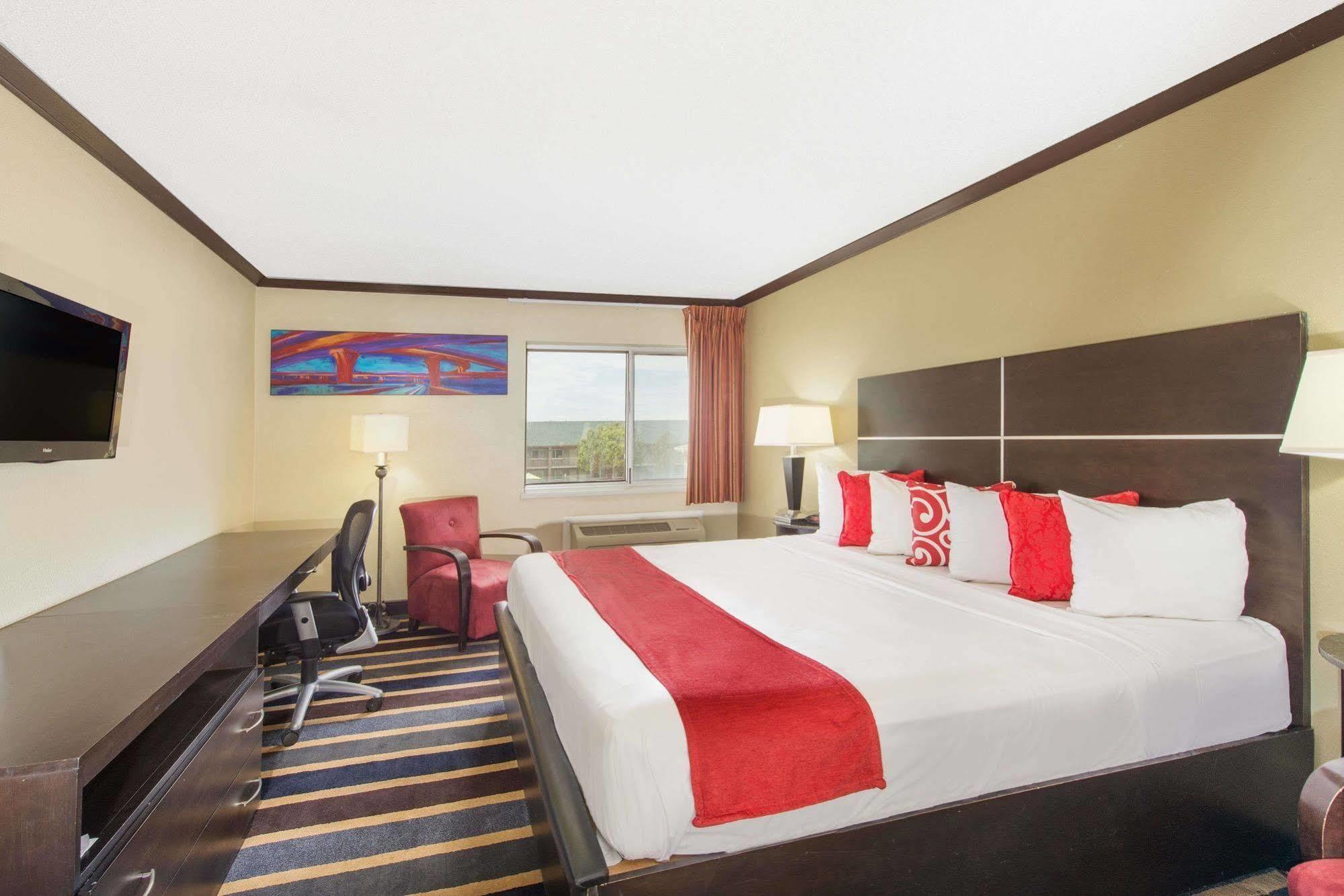 Hotel Ramada By Wyndham Albuquerque East Extérieur photo