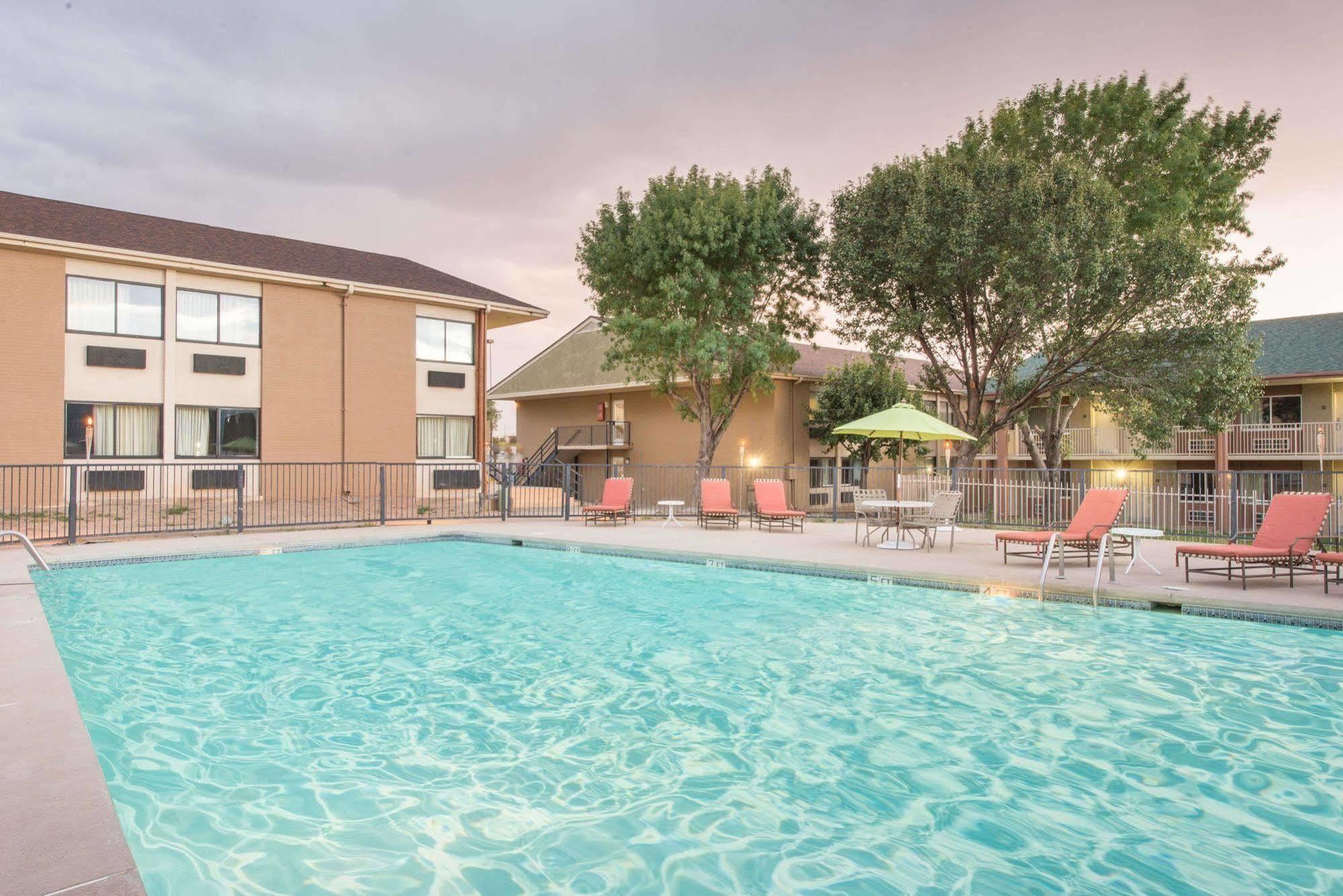 Hotel Ramada By Wyndham Albuquerque East Extérieur photo